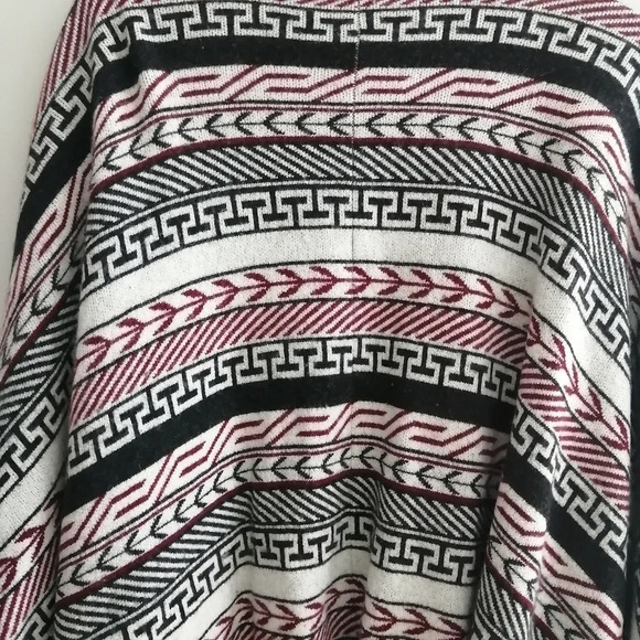 Aritzia Golden by TNA Alpaca and Wool Oversized Tribal Shawl Wrap Small/Medium - Picture 12 of 16